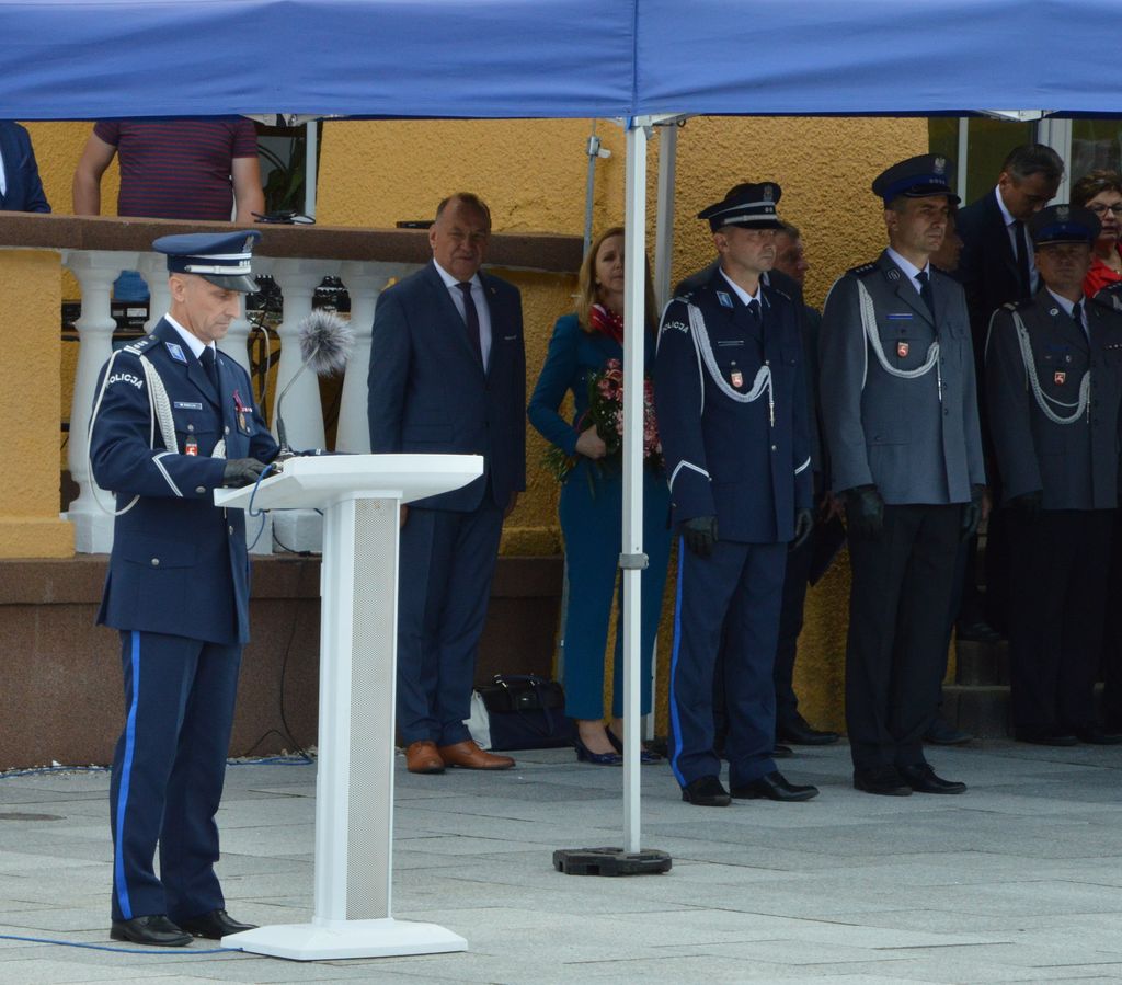 inspektor Wiesław Pawluk Komendant Miejski Policji w Zamościu przemawia podczas uroczystości Święta Policji 