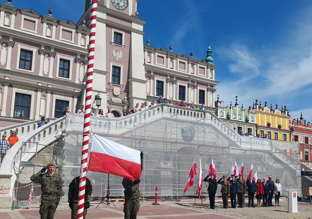 uroczystości Dnia Flagi na Rynku Wielkim w Zamościu 