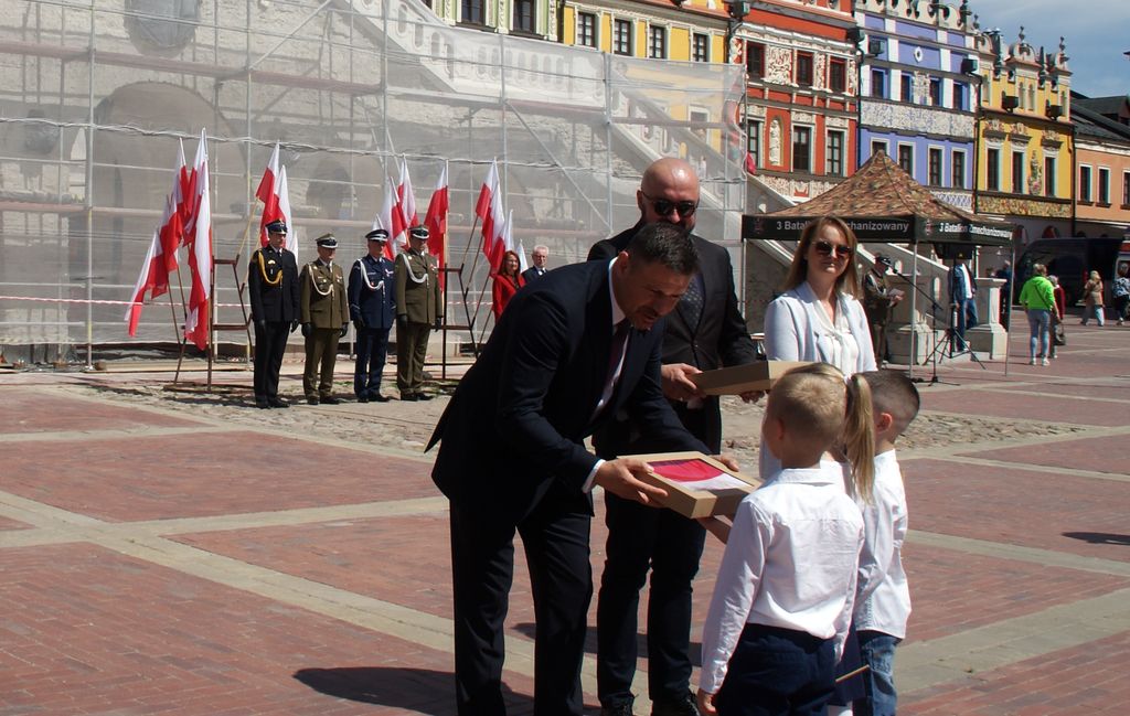 uroczystości Dnia Flagi na Rynku Wielkim w Zamościu 