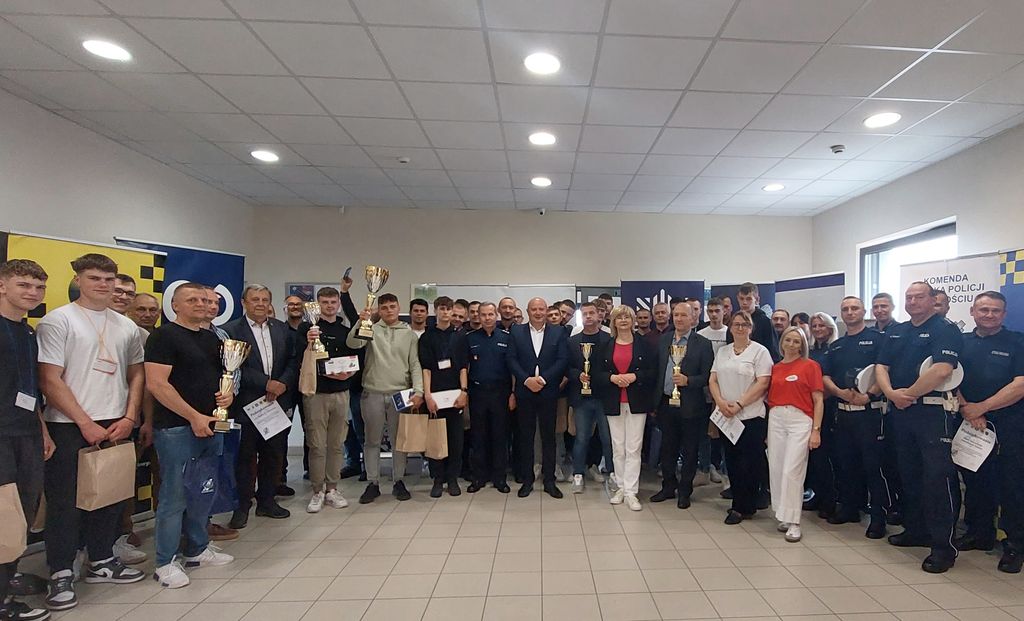 zdjęcie grupowe uczestnicy, organizatorzy i goście Turnieju 