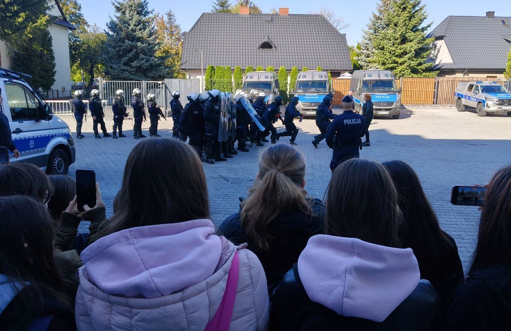policyjne ćwiczenia pododdziałów zwartych 