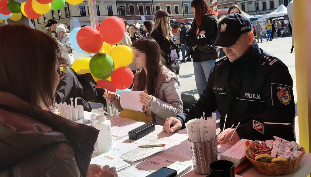 Komendant Miejski Policji w Zamościu rejestruje się jako dawca szpiku 
