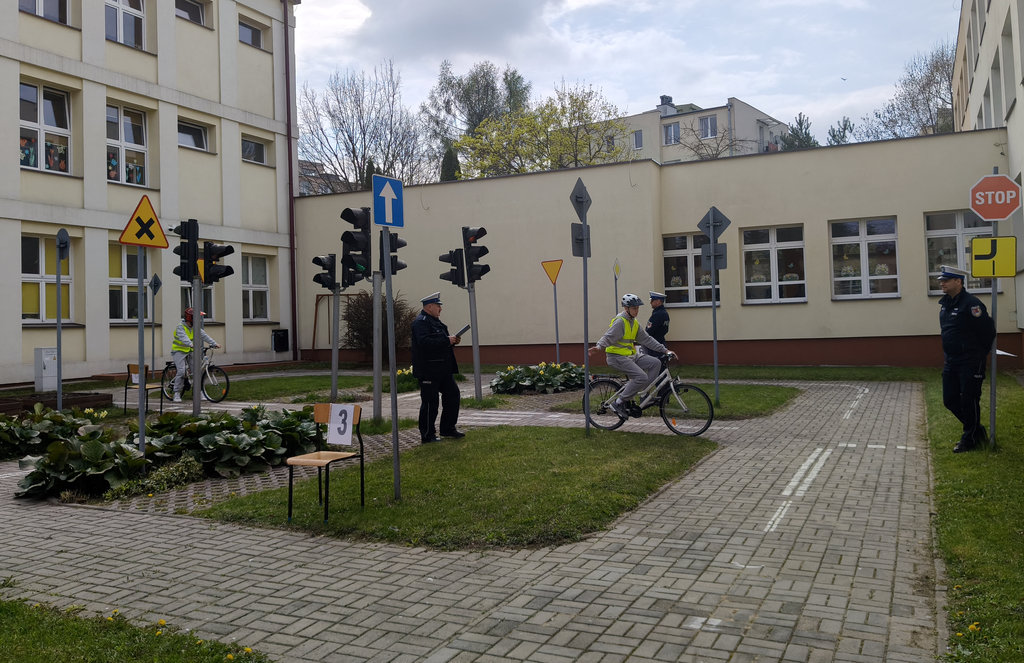 miasteczko rowerowe eliminacji dla szkół z Zamościa Turnieju Bezpieczeństwa w Ruchu Drogowym 