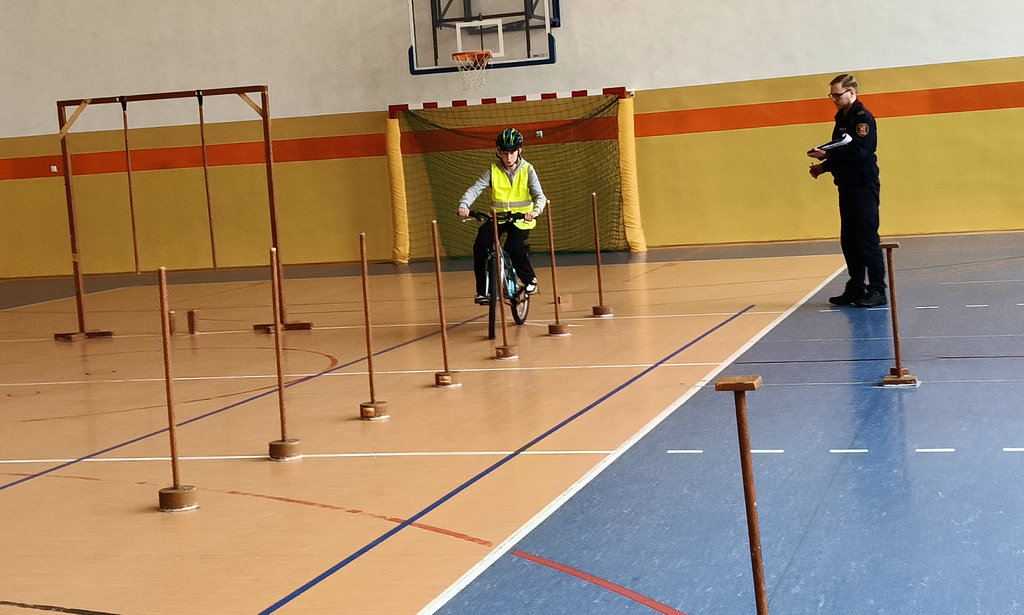 tor przeszkód w czasie eliminacji dla szkół z Zamościa Turnieju Bezpieczeństwa w Ruchu Drogowym 