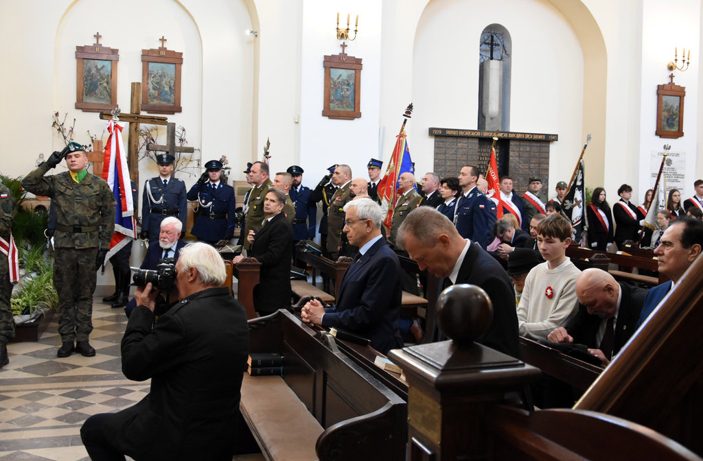 msza święta z okazji uroczystości upamiętniających zbrodnię katyńską 