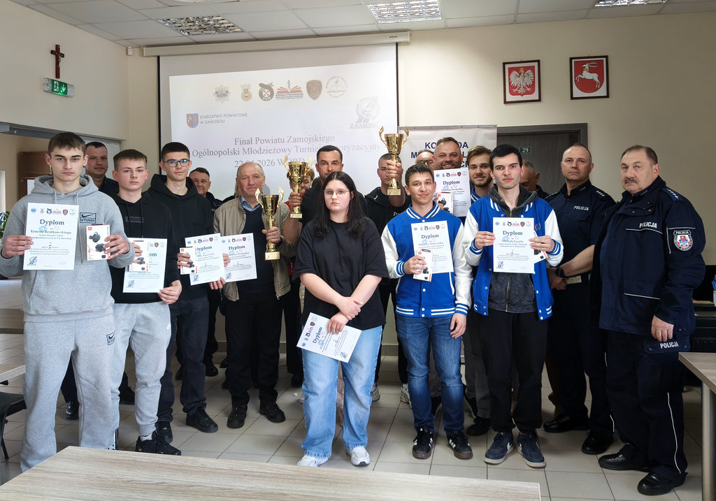 zdjęcie grupowe drużyny turnieju motoryzacyjnego