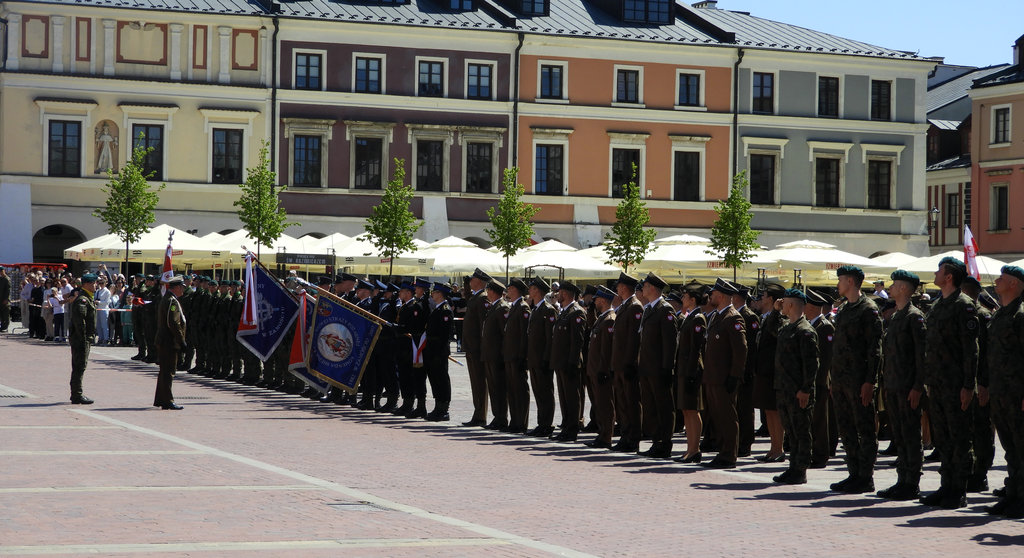Rynek Wielki w Zamościu obchody rocznicy uchwalenia Konstytucji 3 Maja