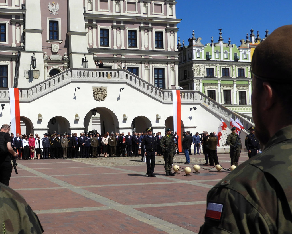 Rynek Wielki w Zamościu obchody rocznicy uchwalenia Konstytucji 3 Maja