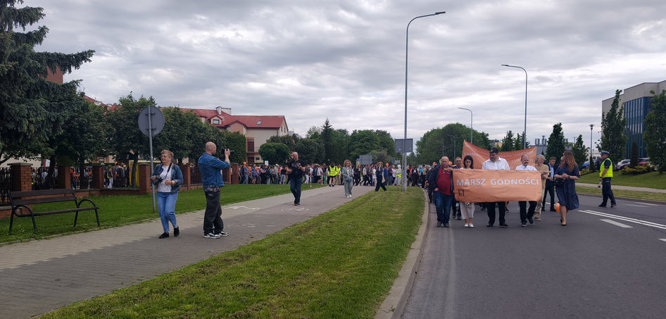 uczestnicy Marszu Godności 