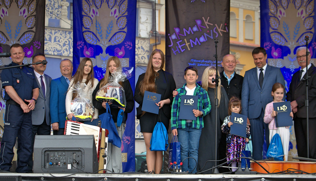 laureaci i organizatorzy akcji Misja 112