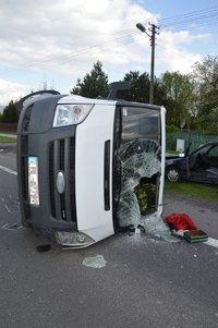 fot. przewrócony na drodze bus m. Ford