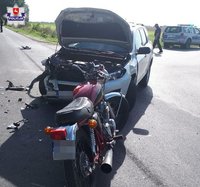 fot. zderzenie toyoty z motocyklami