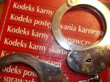 kodeks karny i policyjne kajdanki