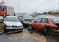 wypadek z udziałem trzech pojazdów