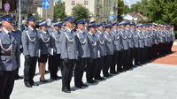 stojący w szyku policjanci podczas Święta Policji