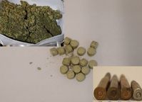 zabezpieczona przez policjantów marihuana, amunicja oraz tabletki ecstazy