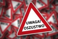 trójkątny znak ostrzegawczy z napisem uwaga oszustwo