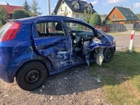 uszkodzony w zdarzeniu drogowym samochód osobowy marki Fiat Punto