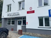 wejście do budynku Komisariatu Policji w Szczebrzeszynie