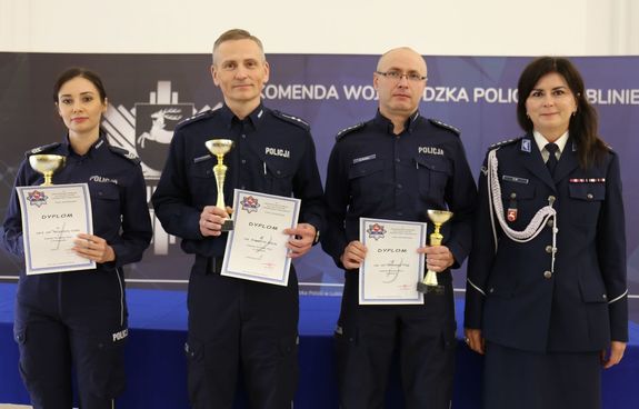 policjanci laureaci eliminacji wojewódzkich konkursu