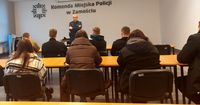 spotkanie studentów z policjantem w komendzie