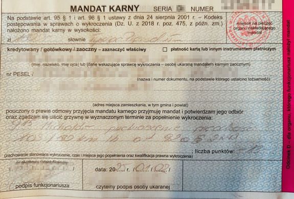 blankiet wypełnionego mandatu karnego kredytowanego