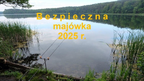 zdjęcie jeziora i napis bezpieczna majówka 2025