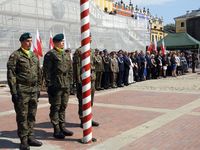 służby mundurowe w czasie obchodów rocznicy uchwalenia Konstytucji 3 maja