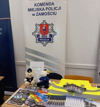 stoisko promocyjne Policji na targach pracy