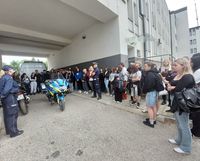 młodzież w komendzie w czasie dnia otwartej jednostki