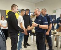 wręczanie pucharów laureatom