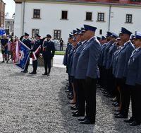 pododdział awansowanych policjantów i poczet sztandarowy