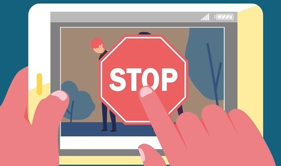 grafika hejtu przedstawiona na telefonie i znak STOP
