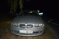 samochód marki BMW w czasie kontroli drogowej