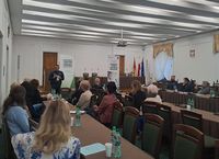 policjant na spotkaniu Bezpieczny Senior