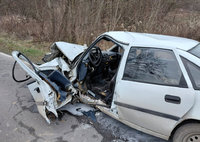 uszkodzona w wyniku zderzenia z innym pojazdem osobowa skoda