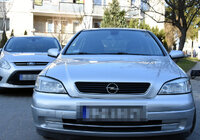 osobowy opel, a za nim osobowy ford