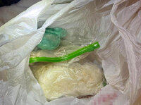 w reklamówce skrystalizowana substancja mefedron