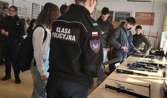 stoisko klasy policyjnej na Dniu Otwartym szkoły