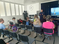 spotkanie policjanta z podopiecznymi Krok za Krokiem