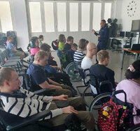 spotkanie policjanta z podopiecznymi Krok za Krokiem