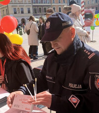Komendant Miejski Policji w Zamościu rejestruje się w bazie dawców szpiku