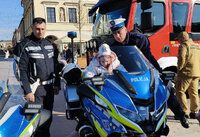 policyjne motocykle na festynie promującym idee rejestracji w bazie dawców szpiku