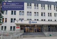 wejście do budynku Komendy Miejskiej Policji w Zamościu