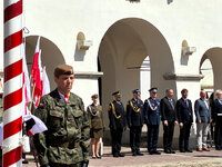 uczestnicy obchodów Dnia Flagi w Zamościu