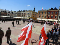 Rynek Wielki w Zamościu obchody rocznicy uchwalenia Konstytucji 3 Maja