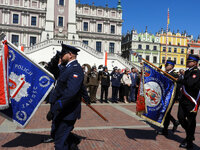 Rynek Wielki w Zamościu obchody rocznicy uchwalenia Konstytucji 3 Maja  defilada
