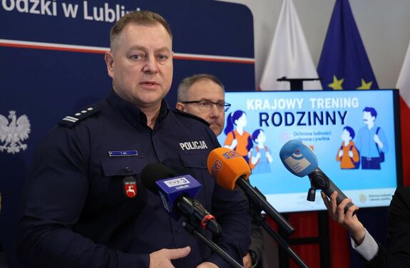 Komendant Wojewódzki Policji w Lublinie podczas briefingu prasowego